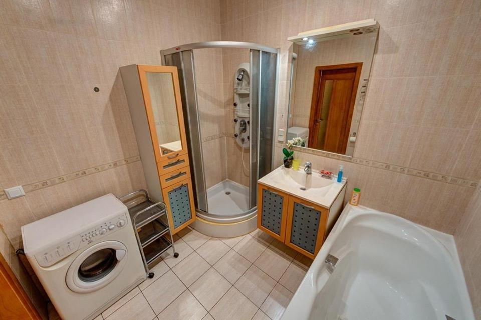 Apartments On Shota Rustaveli เคียฟ ภายนอก รูปภาพ